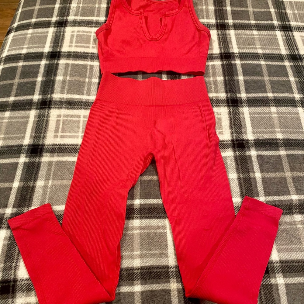 Small size Nice sport set leggings and bra!